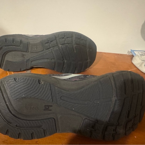 Brooks Women's Adrenaline GTS Shoes - Black and Pink - Picture 3 of 4